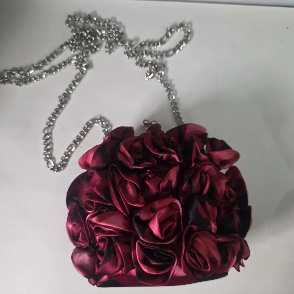 White House Black Market 3D Rose Elegant Kisslock Bag - Picture 3 of 10